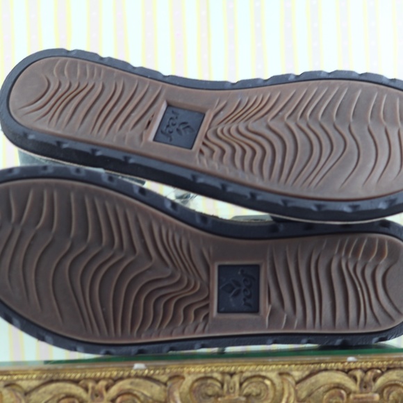 Reef Green Leather Sandals - Picture 10 of 15